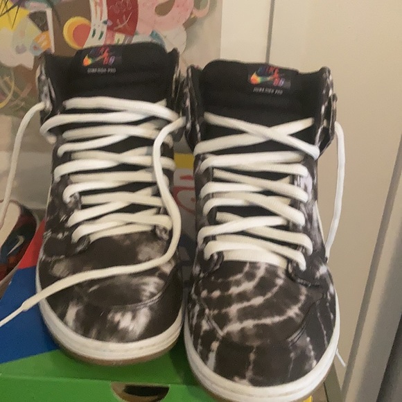 Nike SB Dunk High Premium “Tie Dye” - Picture 3 of 3